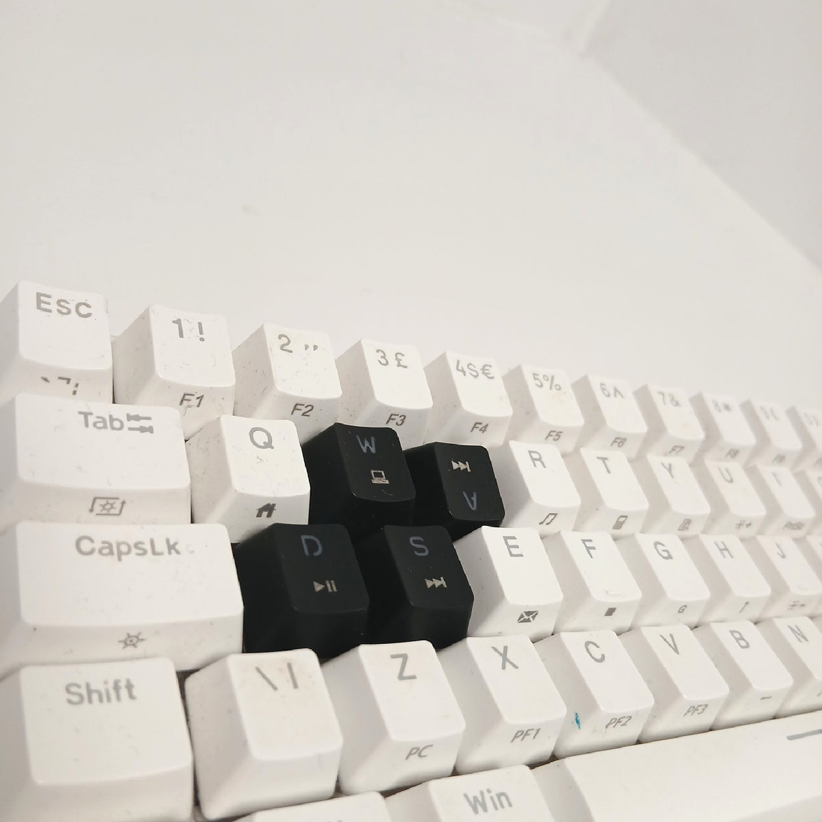 Qisan Tastatur Gaming Mini 60 Prozent Kompakt Blau Switch Gaming – Gut