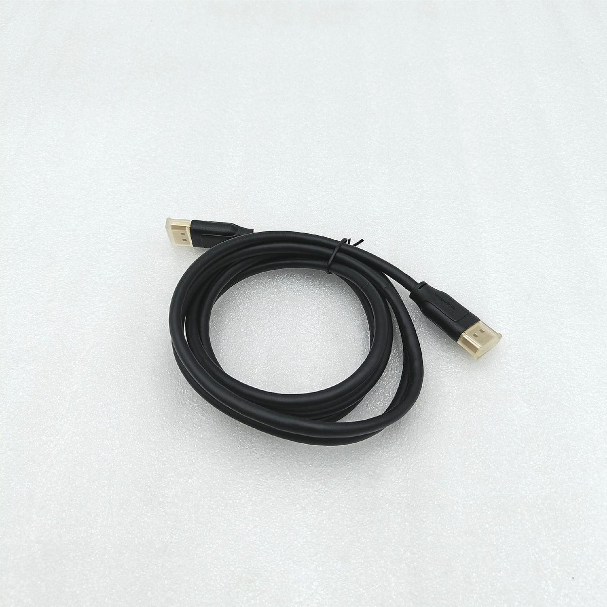 AmazonBasics Kabel Videozubehör DisplayPort 18 Meter 8K 4K 120 Hz HDR – Wie neu