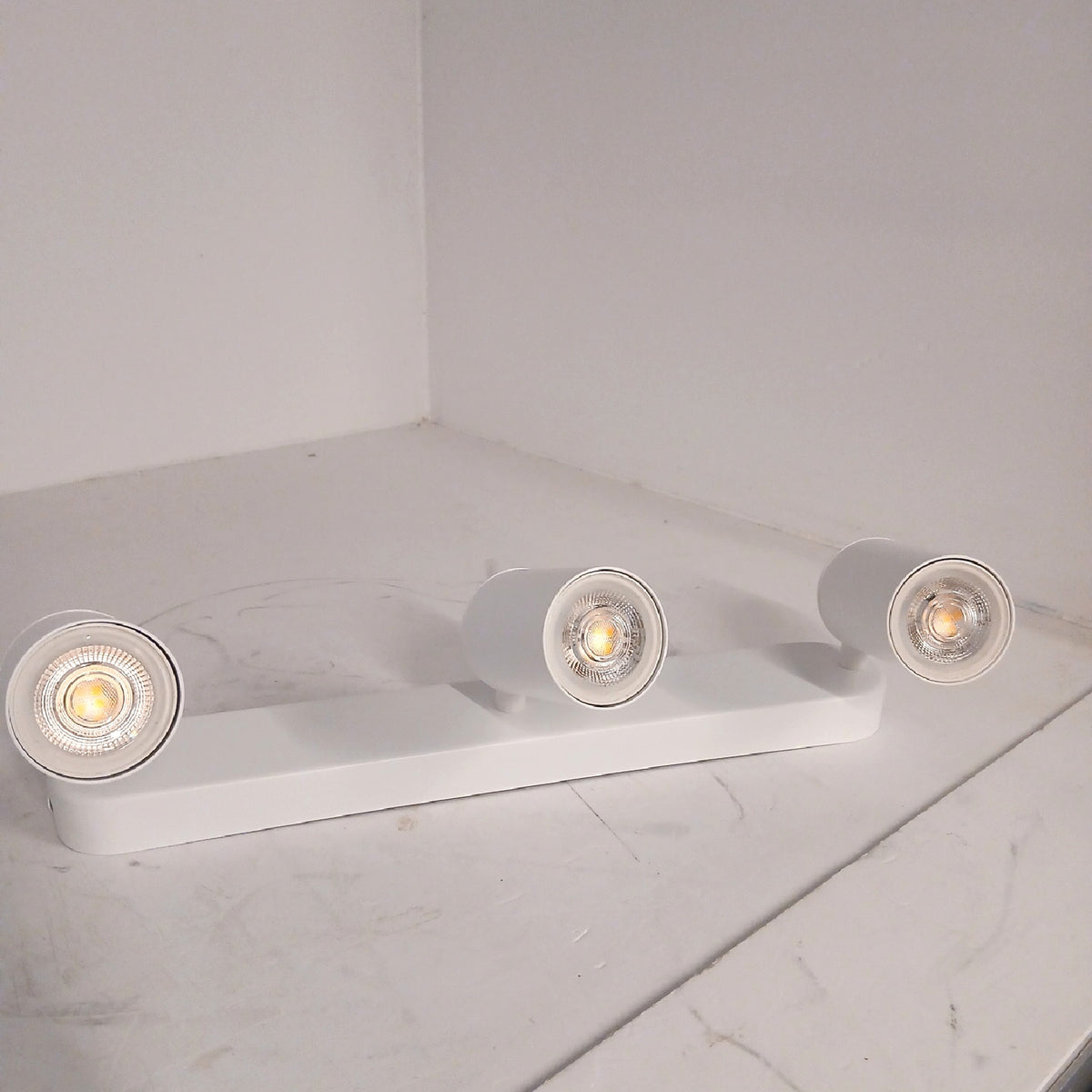 Kyotech Deckenleuchte Beleuchtung Lampe Schwarz Energieeffizient LED 3 – Wie neu