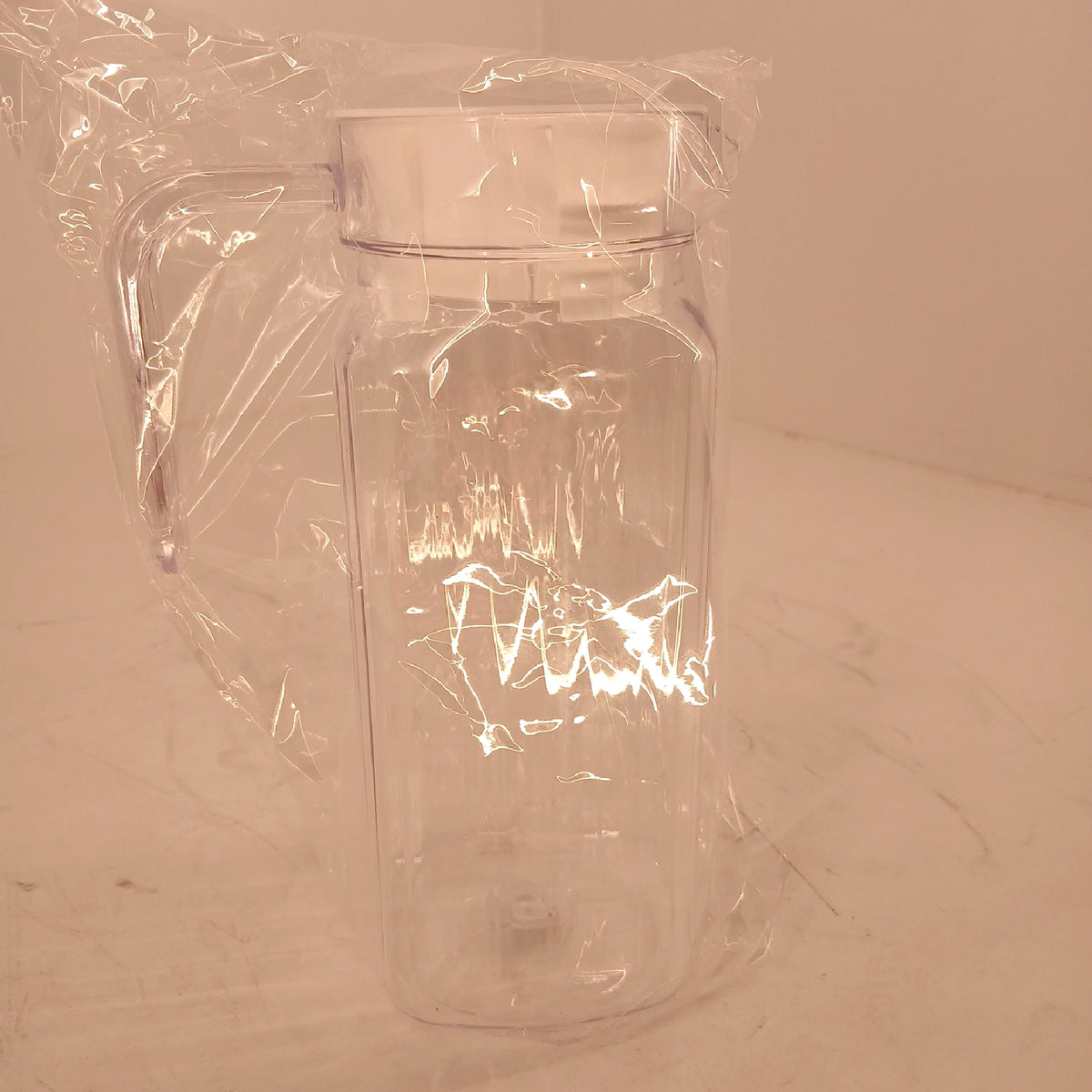Wasserkrug Kunststoffkrug 2 Stück 900 ML mit Deckel Griff Haushalt – Wie neu