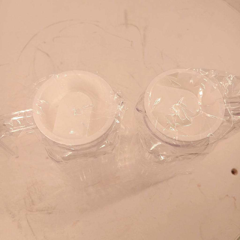 Wasserkrug Kunststoffkrug 2 Stück 900 ML mit Deckel Griff Haushalt – Wie neu