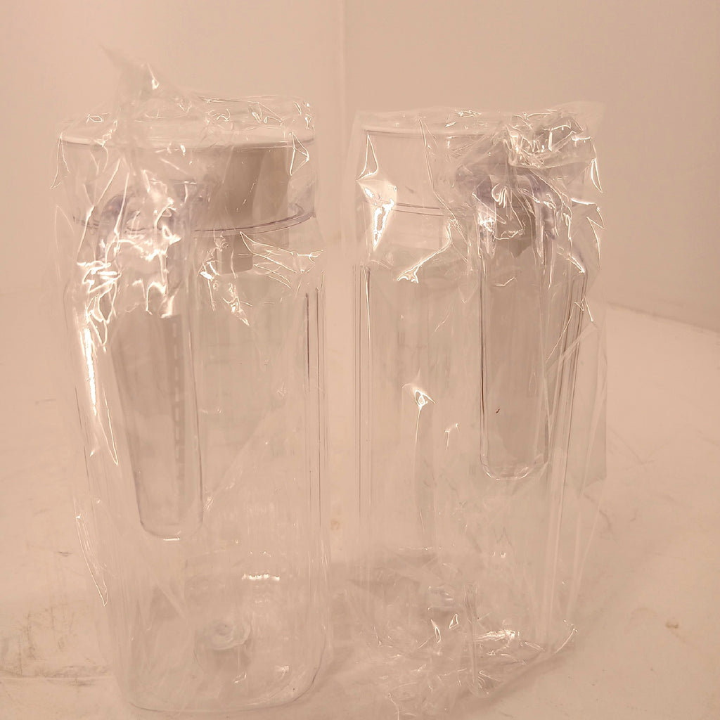 Wasserkrug Kunststoffkrug 2 Stück 900 ML mit Deckel Griff Haushalt – Wie neu