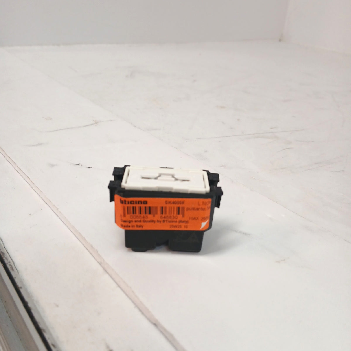 Living Now Schalter Elektrik Energie Steuerung 1P NO 10 A – Wie neu