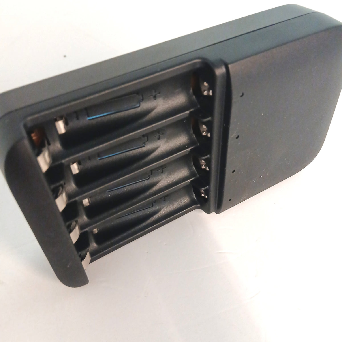 Amazon Basics Batterieladegerät Ladegeräte Technik Schnellladefähig – Sehr gut