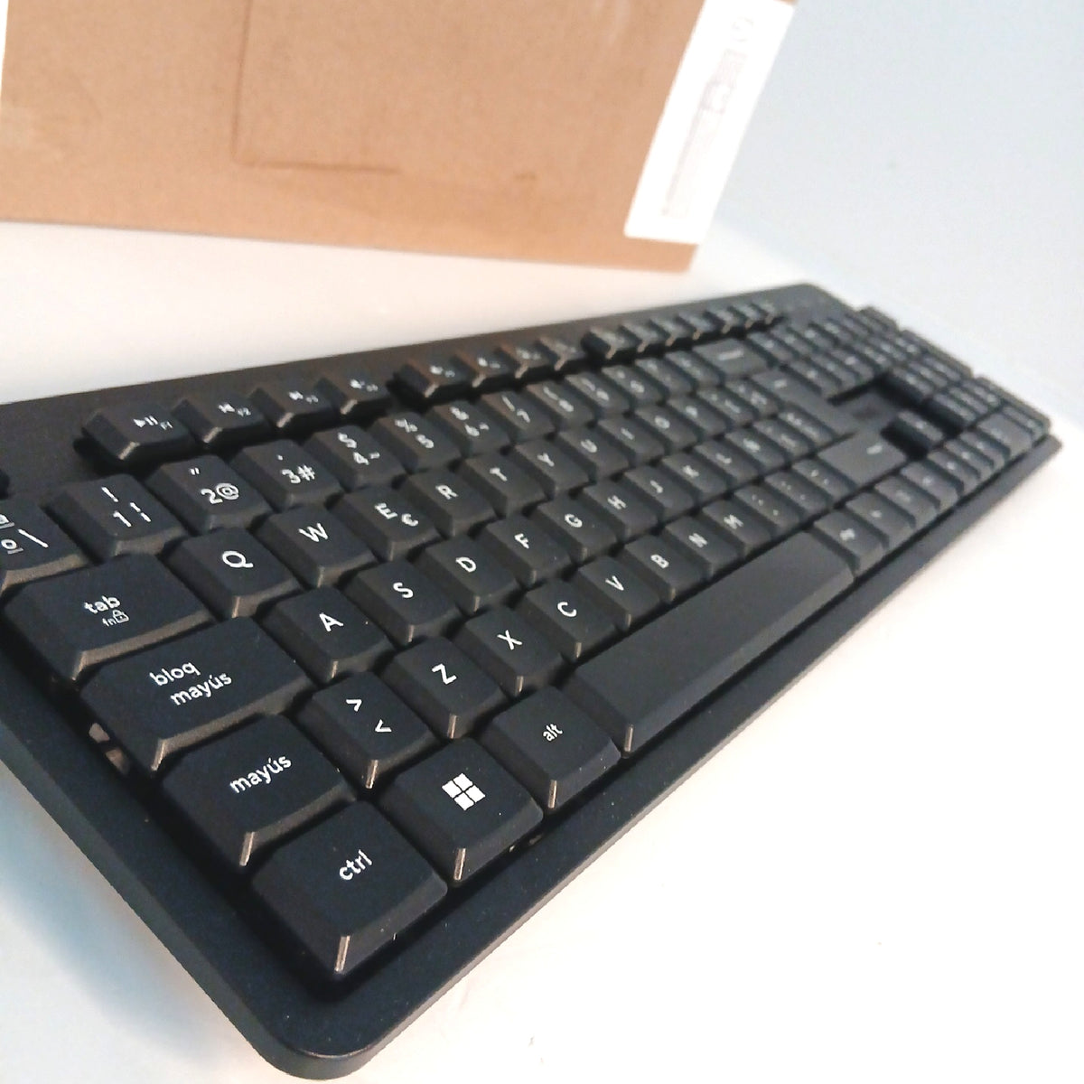 Trust Ymo II Wireless QWERTY Spanisch Tastatur und Maus – Wie neu, unvollständig