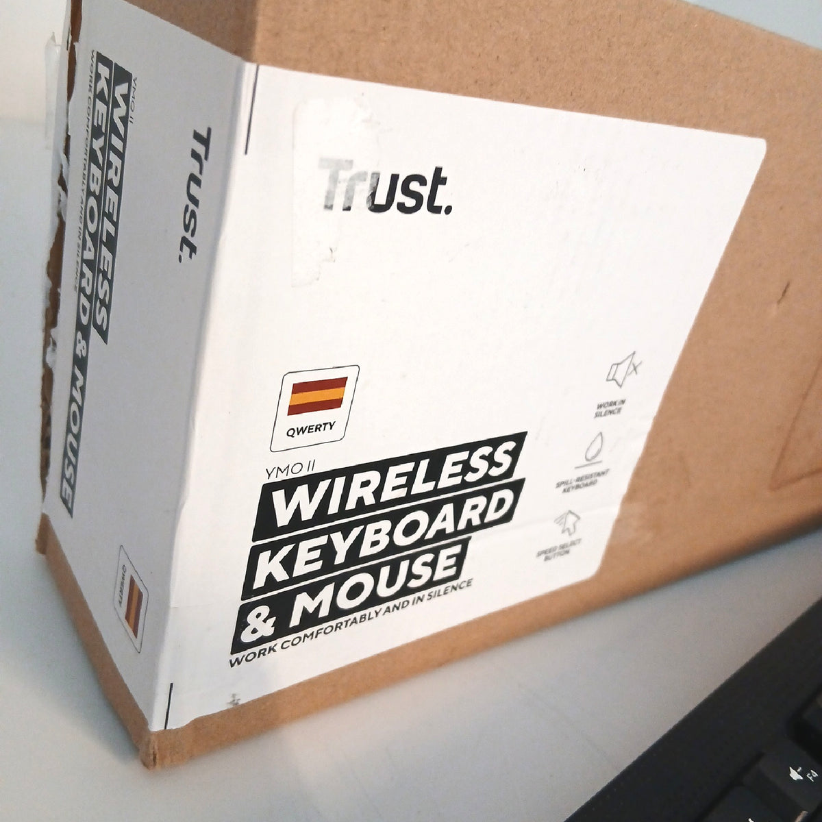 Trust Ymo II Wireless QWERTY Spanisch Tastatur und Maus – Wie neu, unvollständig