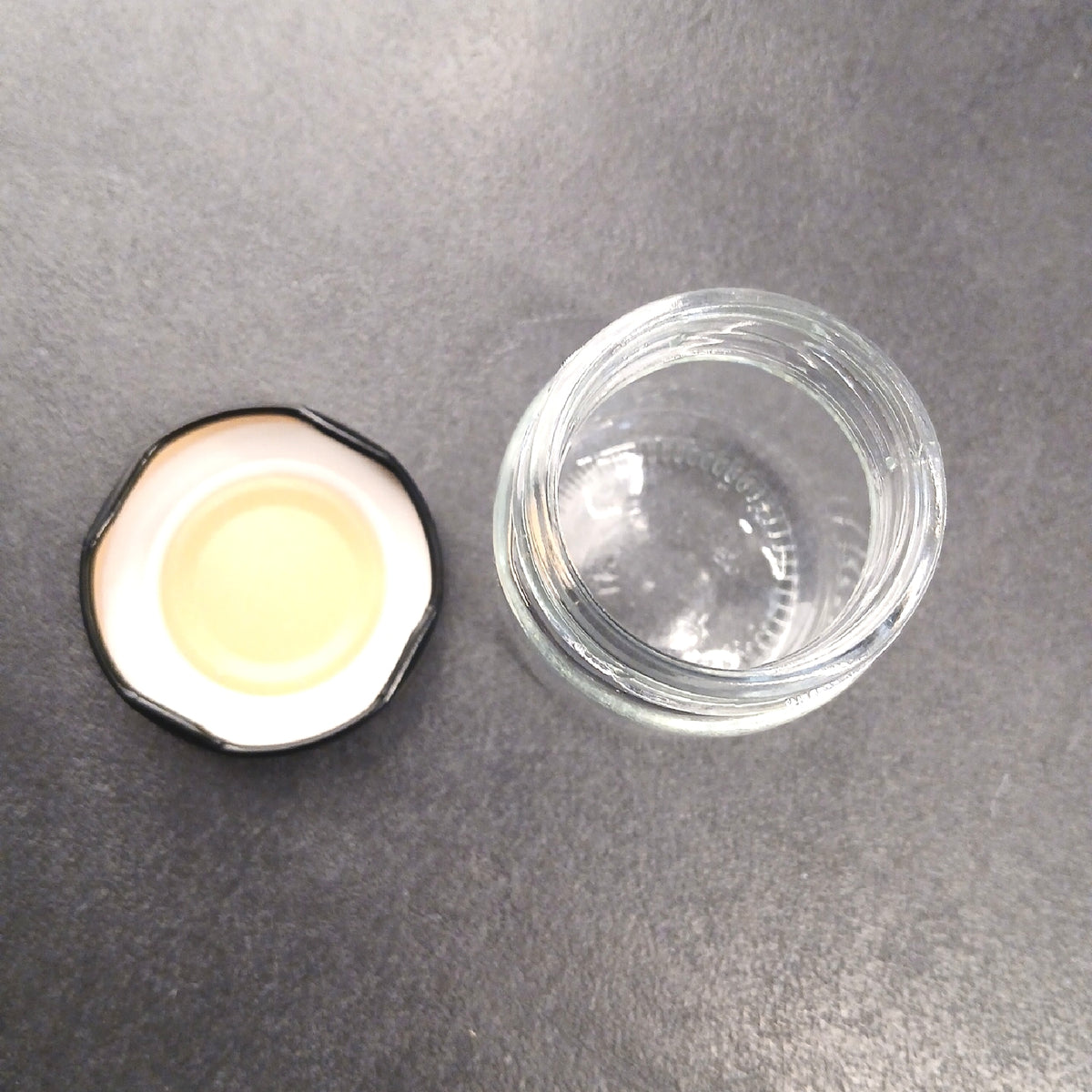 Vitrea Mini Marmeladengläser Einmachzubehör 12 × 50 ml Deckel Schwarz