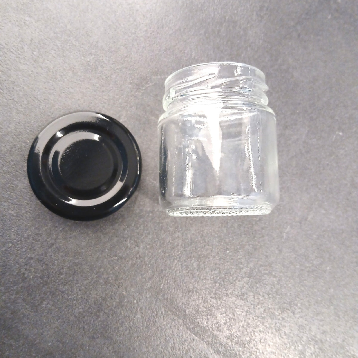 Vitrea Mini Marmeladengläser Einmachzubehör 12 × 50 ml Deckel Schwarz
