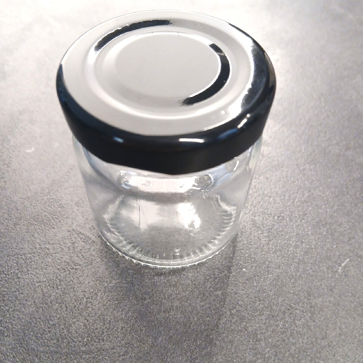 Vitrea Mini Marmeladengläser Einmachzubehör 12 × 50 ml Deckel Schwarz