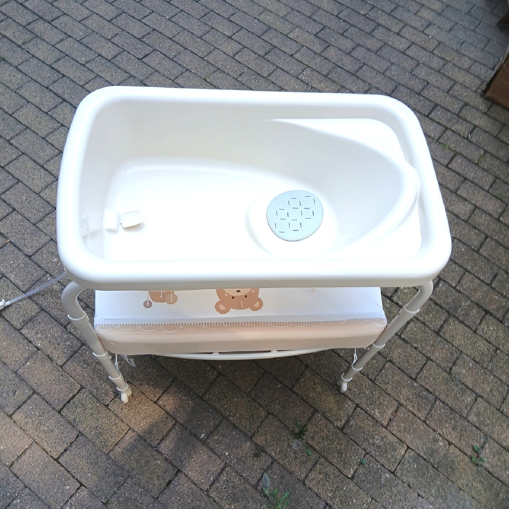 Foppapedretti Babybadewanne Babypflege Mit Wickelauflage Und Stabilen Gestell Komfort