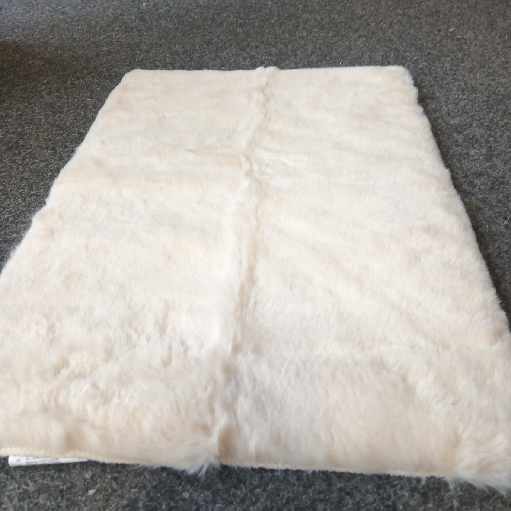 Teppichwölkchen beige 60 × 40 cm – Wie neu
