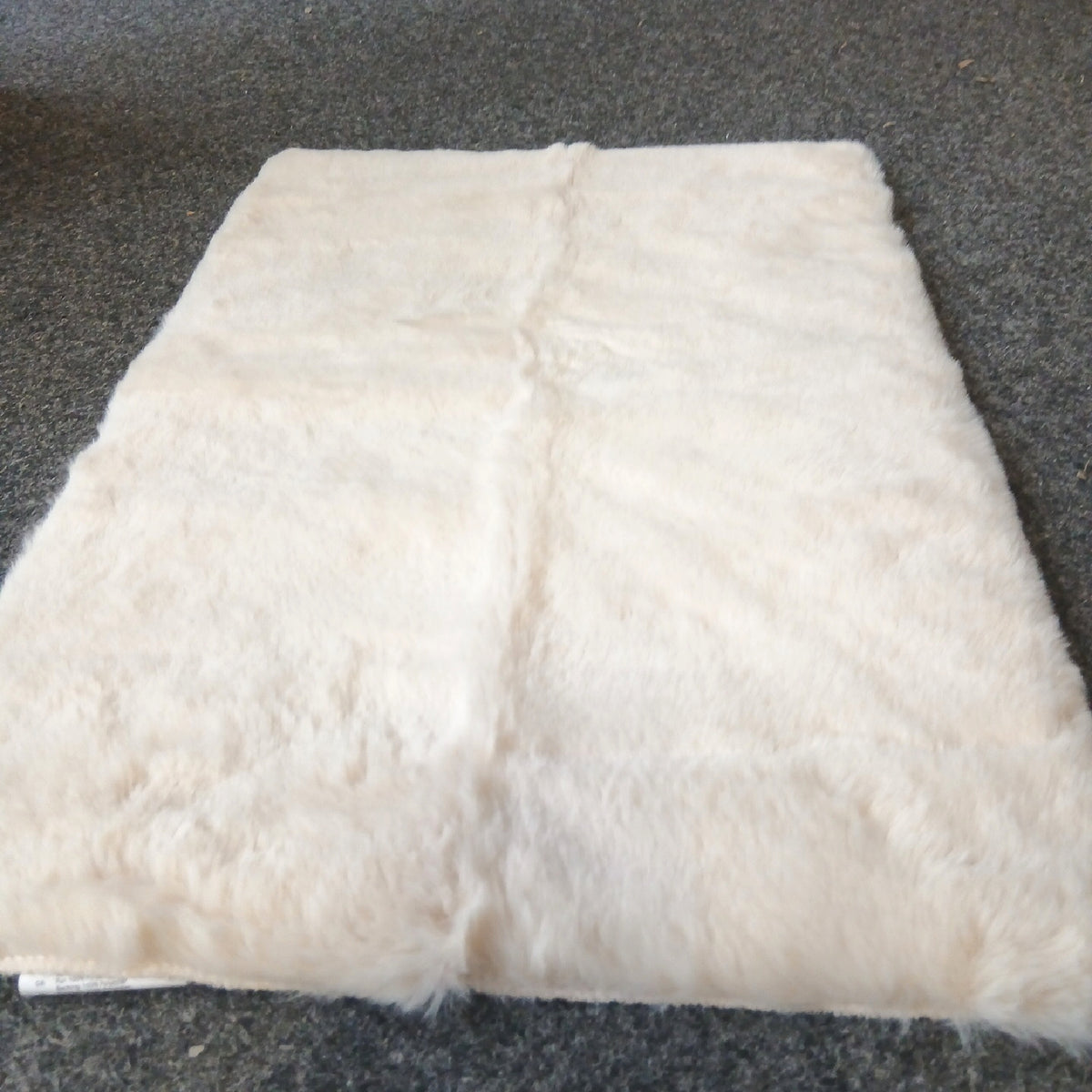 Teppichwölkchen beige 60 × 40 cm – Wie neu