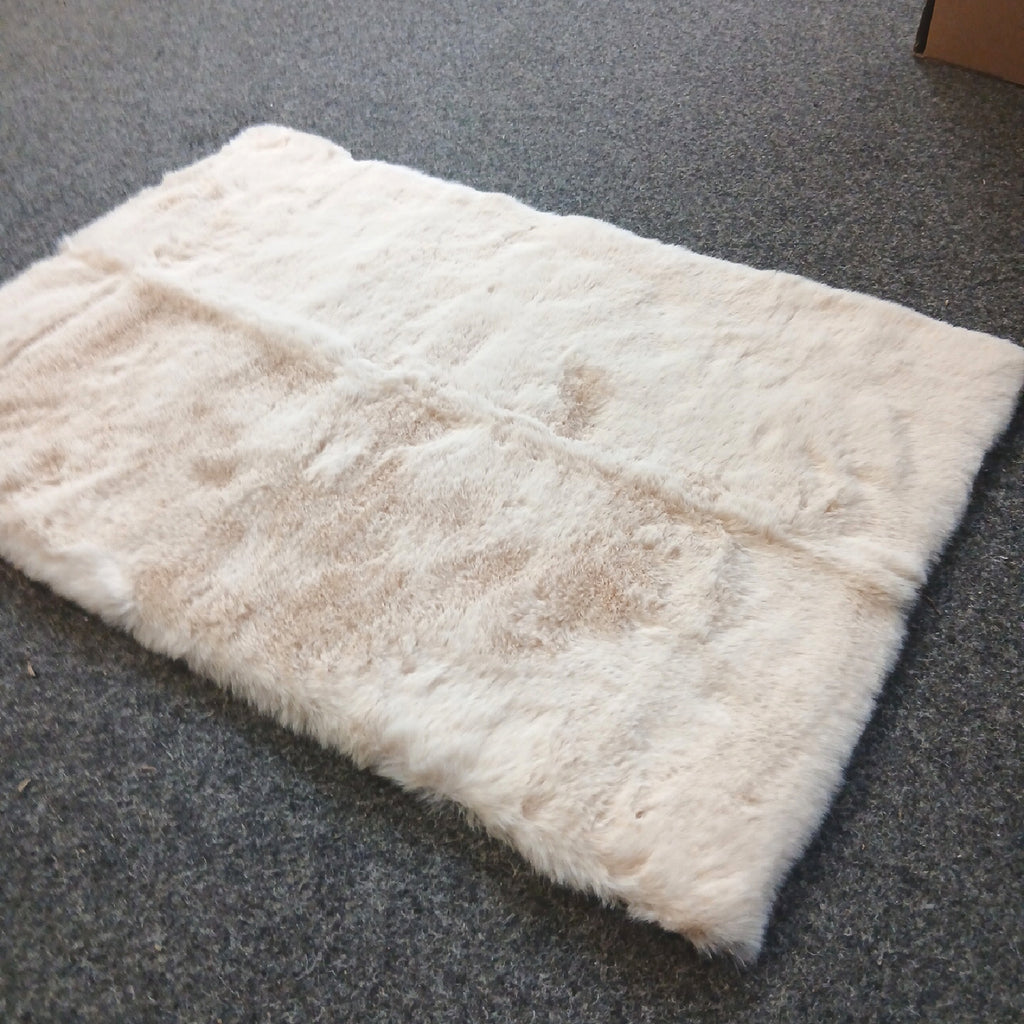 Teppichwölkchen beige 60 × 40 cm – Wie neu