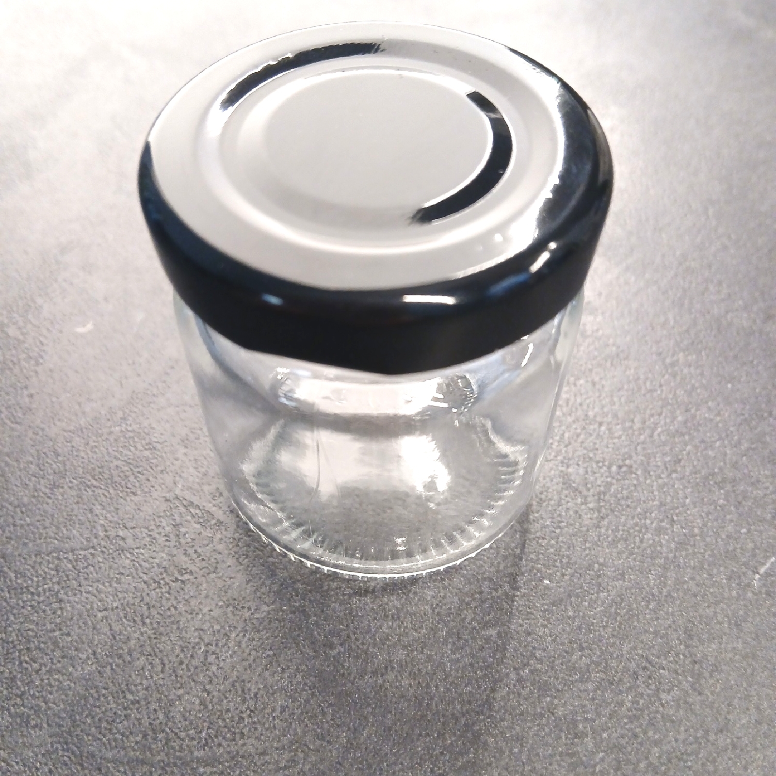 Vitrea Mini Marmeladengläser Einmachzubehör 12x 50 ml Deckel Schwarz Schraubgläser kleine Gläser zum Befüllen