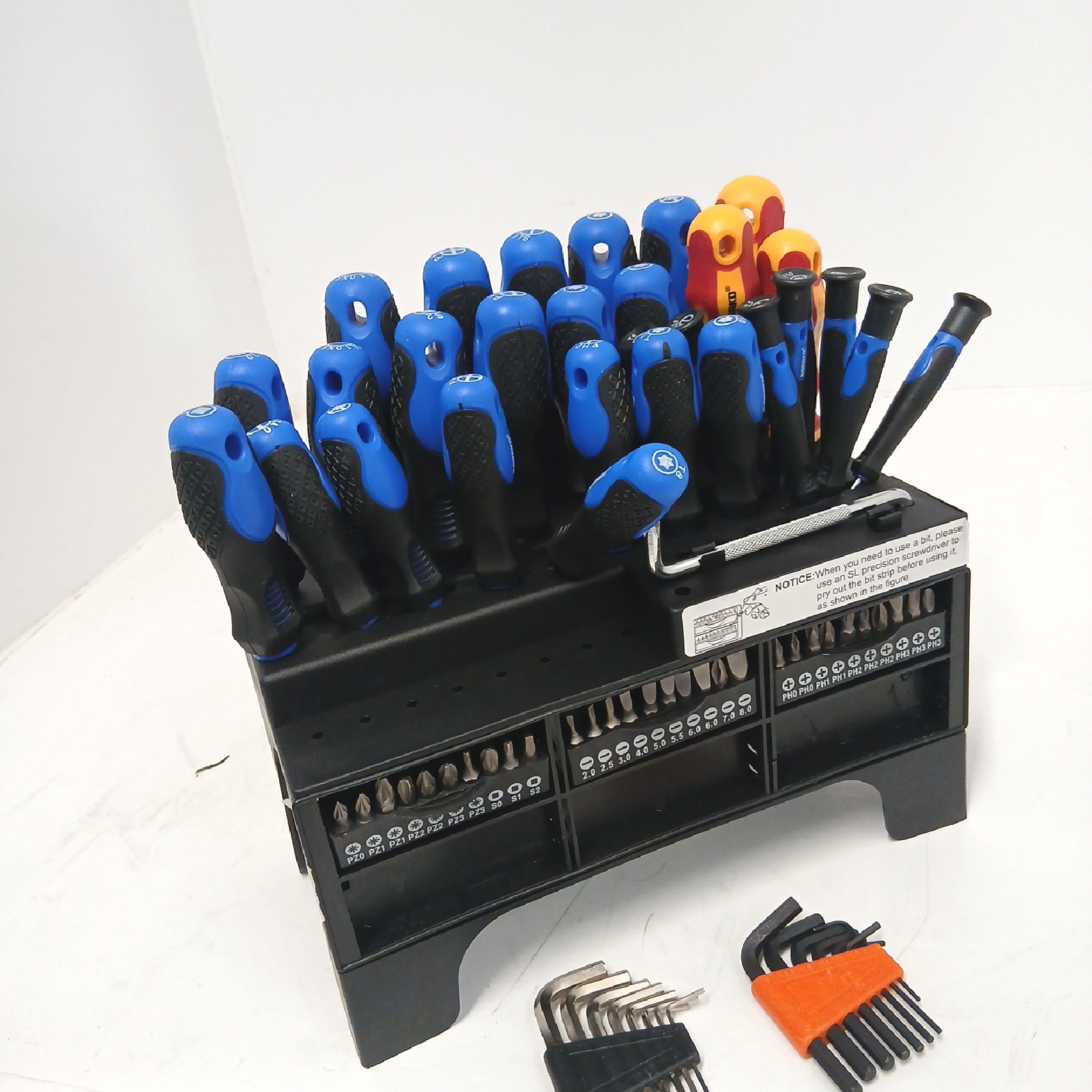 SORAKO 118tlg Schraubendreher Set magnetisch, inkl. Ratschenschr - Unvollständig