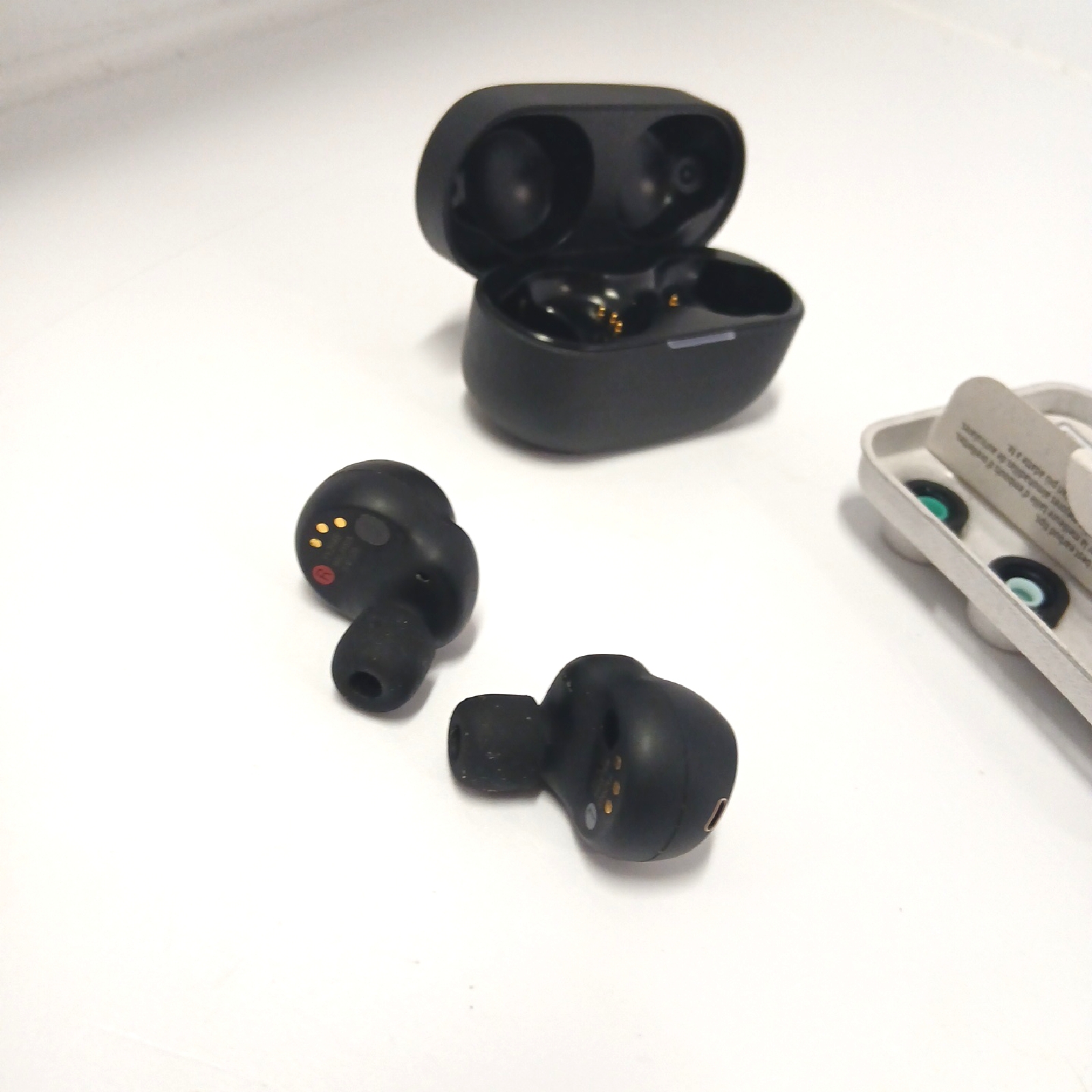 Sony WF-1000XM4 True Wireless Noise Cancelling-Kopfhörer Bluetoo - Unvollständig