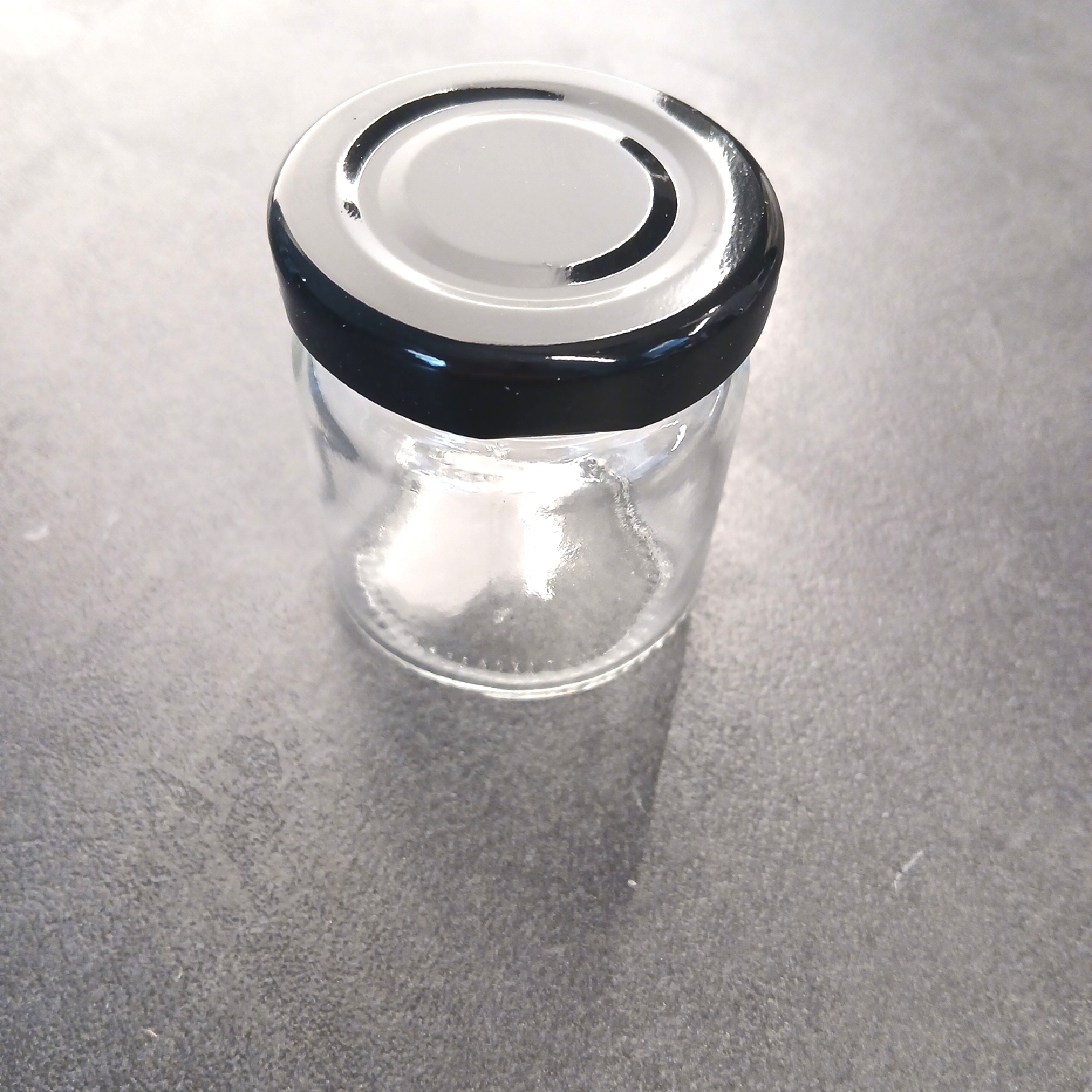 Vitrea Mini Marmeladengläser Einmachzubehör 12x 50 ml Deckel Schwarz Schraubgläser kleine Gläser zum Befüllen