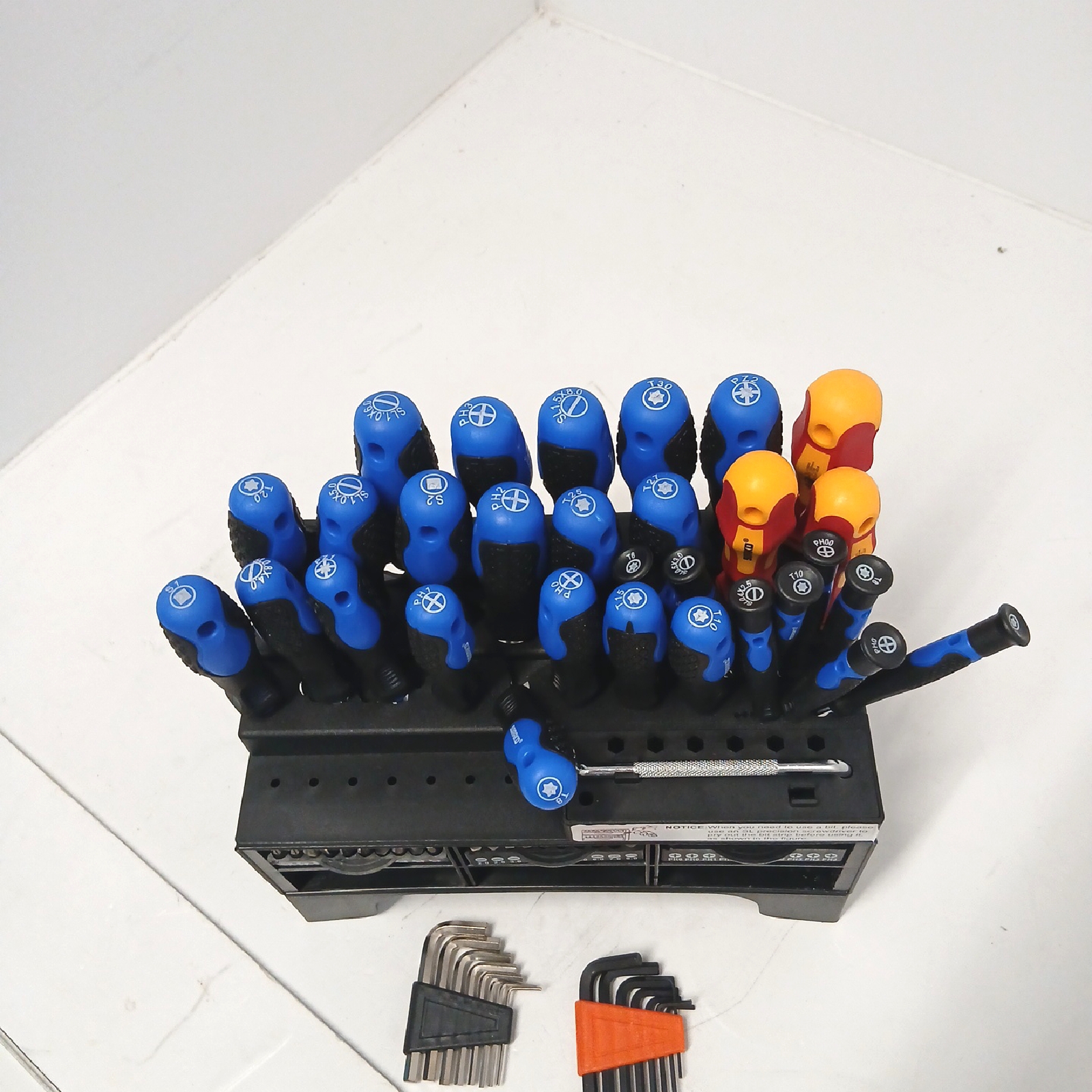 SORAKO 118tlg Schraubendreher Set magnetisch, inkl. Ratschenschr - Unvollständig